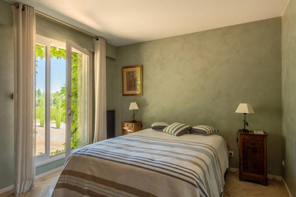 LENTILLY - Maison de 255 m² - 5 chambres - Parc de 8635 m² - Piscine , 1 véranda, garage double - 1 Cave