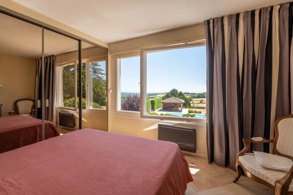 LENTILLY - Maison de 255 m² - 5 chambres - Parc de 8635 m² - Piscine , 1 véranda, garage double - 1 Cave
