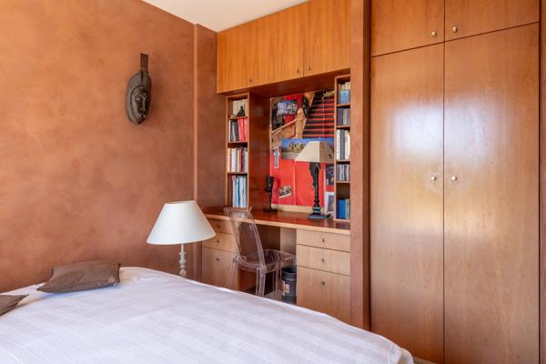 LENTILLY - Maison de 255 m² - 5 chambres - Parc de 8635 m² - Piscine , 1 véranda, garage double - 1 Cave