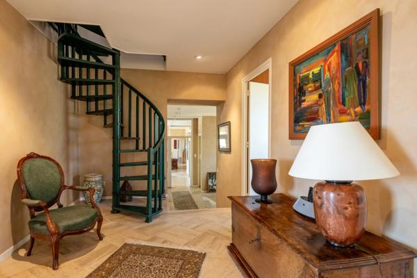 LENTILLY - Maison de 255 m² - 5 chambres - Parc de 8635 m² - Piscine , 1 véranda, garage double - 1 Cave