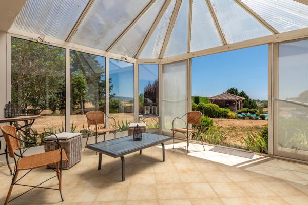 LENTILLY - Maison de 255 m² - 5 chambres - Parc de 8635 m² - Piscine , 1 véranda, garage double - 1 Cave