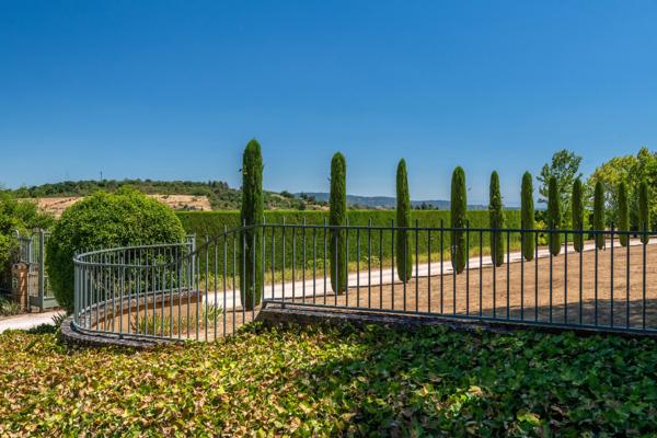 LENTILLY - Maison de 255 m² - 5 chambres - Parc de 8635 m² - Piscine , 1 véranda, garage double - 1 Cave