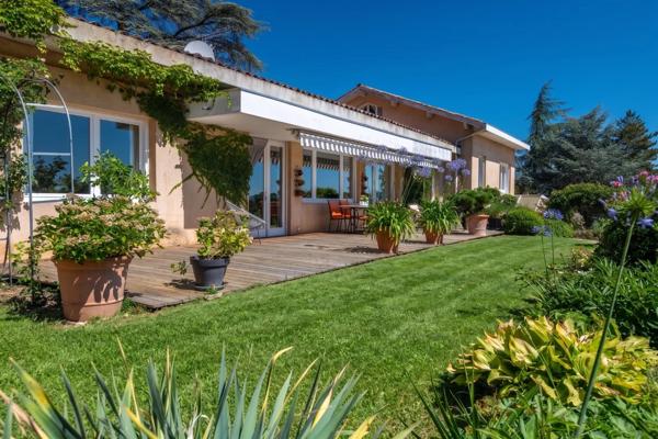 LENTILLY - Maison de 255 m² - 5 chambres - Parc de 8635 m² - Piscine , 1 véranda, garage double - 1 Cave