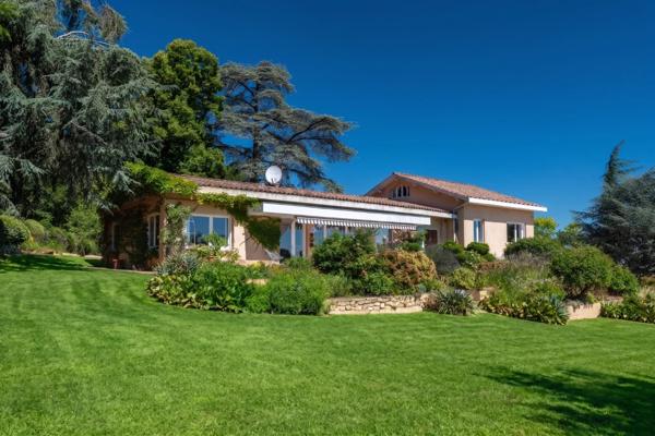LENTILLY - Maison de 255 m² - 5 chambres - Parc de 8635 m² - Piscine , 1 véranda, garage double - 1 Cave