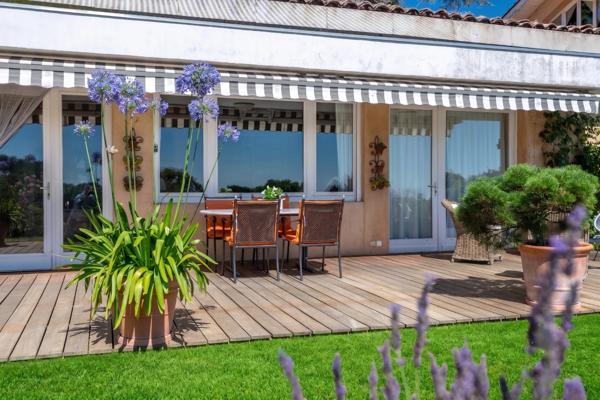 LENTILLY - Maison de 255 m² - 5 chambres - Parc de 8635 m² - Piscine , 1 véranda, garage double - 1 Cave