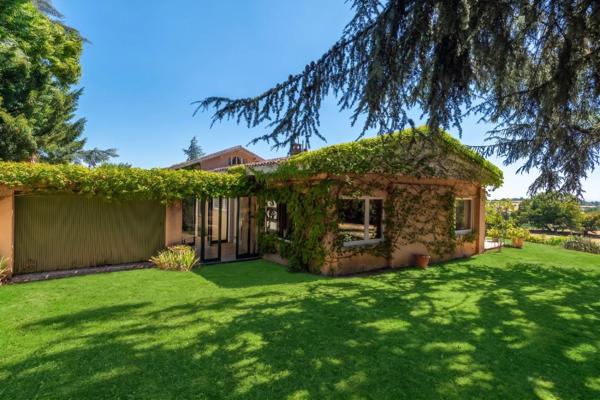 LENTILLY - Maison de 255 m² - 5 chambres - Parc de 8635 m² - Piscine , 1 véranda, garage double - 1 Cave