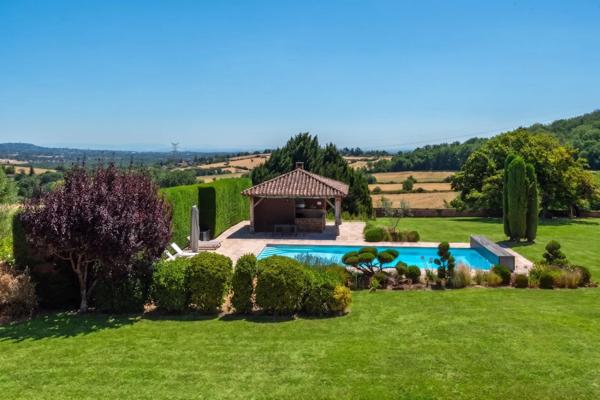 LENTILLY - Maison de 255 m² - 5 chambres - Parc de 8635 m² - Piscine , 1 véranda, garage double - 1 Cave