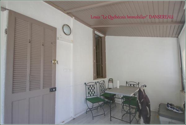 Marseille (13015) ** Possibilité vente à terme libre ** Rénové en 2020: Immeuble 2 x T3 au calme, cour, dépendances