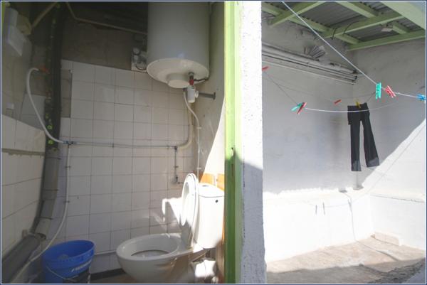 Marseille (13015) ** Possibilité vente à terme libre ** Rénové en 2020: Immeuble 2 x T3 au calme, cour, dépendances