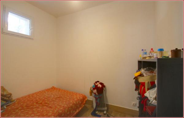 Marseille (13015) ** Possibilité vente à terme libre ** Rénové en 2020: Immeuble 2 x T3 au calme, cour, dépendances