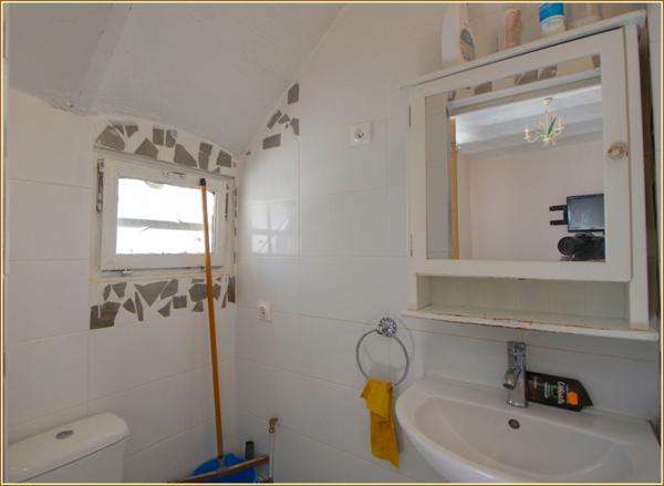 Marseille (13015) ** Possibilité vente à terme libre ** Rénové en 2020: Immeuble 2 x T3 au calme, cour, dépendances