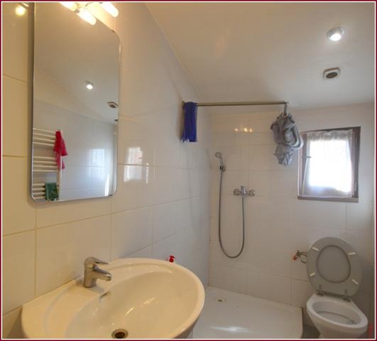 Marseille (13015) ** Possibilité vente à terme libre ** Rénové en 2020: Immeuble 2 x T3 au calme, cour, dépendances