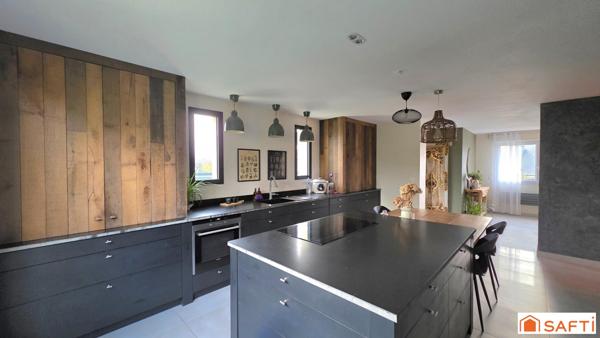 Maison d'exception de 189m², individuelle, habitable de plain pied, grand garage, terrasse, jardin