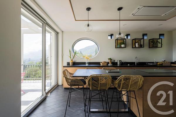 Maison à vendre  8 pièces - 256 m 2   CORENC  - 38