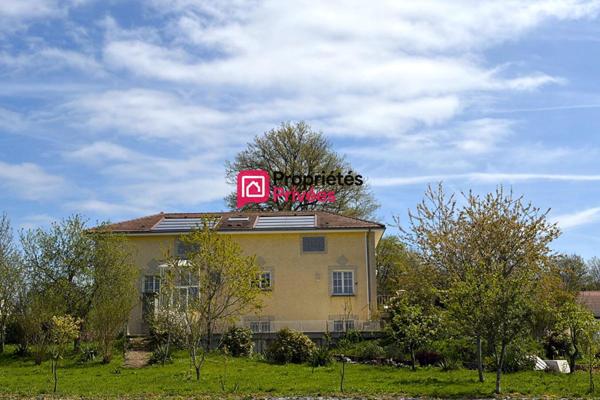 Belle propriété T7 de 231m², terrain de 6905m² avec un étang aux Richards 63780 à vendre