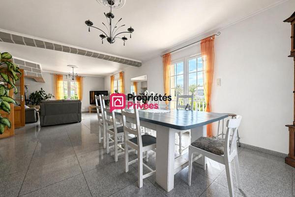 Belle propriété T7 de 231m², terrain de 6905m² avec un étang aux Richards 63780 à vendre
