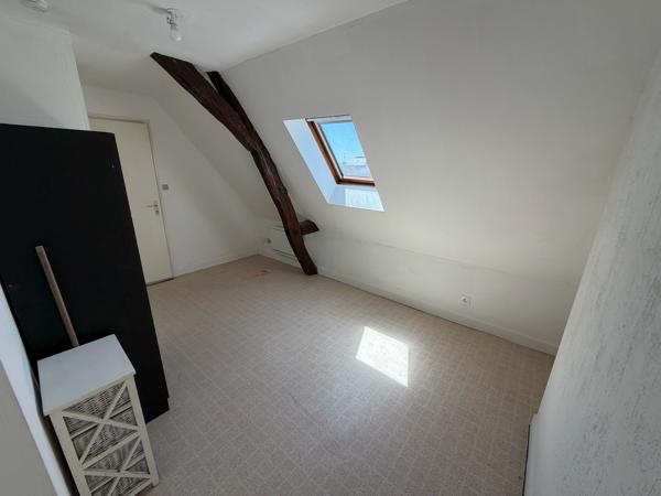 APPARTEMENT - STUDIO à LOUER