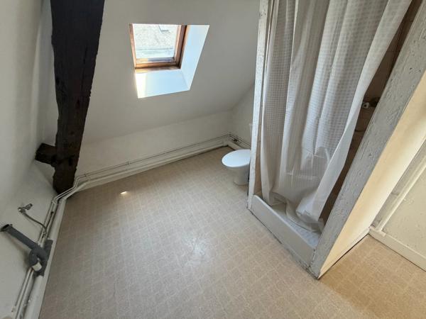 APPARTEMENT - STUDIO à LOUER