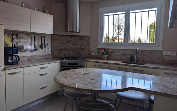 Maison à vendre    5 pièces •  Médis