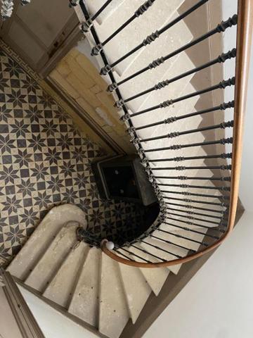 Rare château historique à Montagne Saint Emilion 2500 m2 Ecuries, sellerie, chais