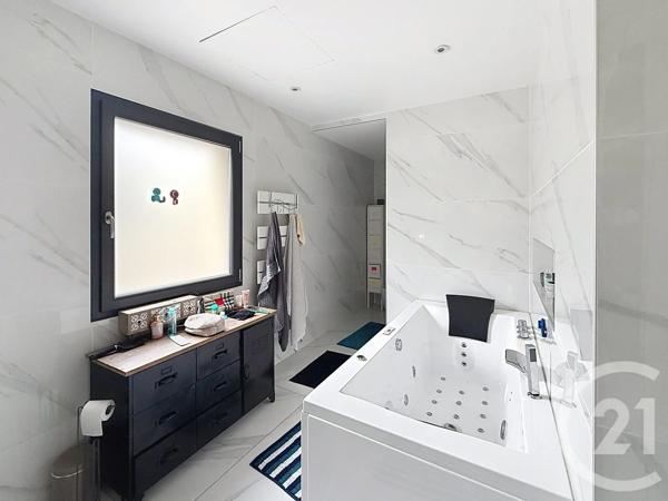 Maison à vendre  6 pièces - 160 m 2   CLERMONT FERRAND  - 63