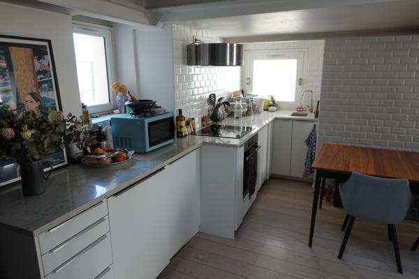 Paris (75002) Duplex dernier étage avec terrasse potentielle.