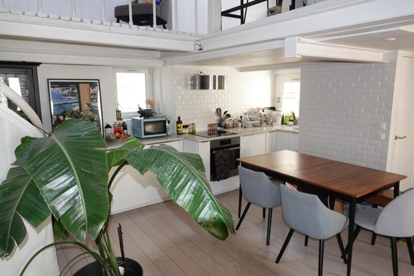 Paris (75002) Duplex dernier étage avec terrasse potentielle.