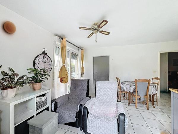 Charmant appartement en rez-de-jardin de 3 pièces avec 2 places de stationnement privatifs