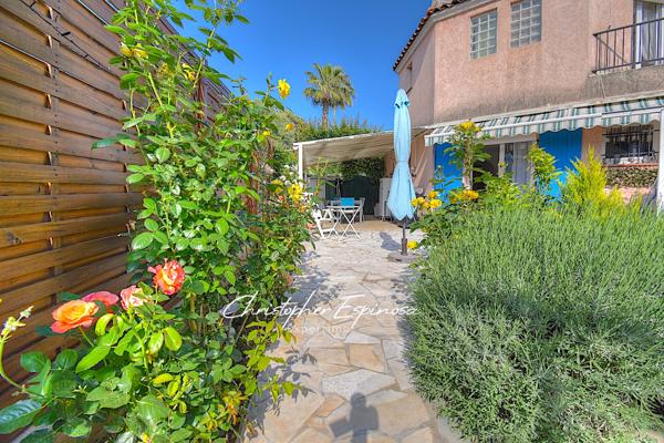 Antibes (06600) Antibes, villa jumelée de 88m2, terrain de 180m2, garage et parking privé.