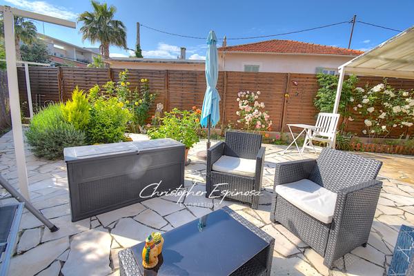 Antibes (06600) Antibes, villa jumelée de 88m2, terrain de 180m2, garage et parking privé.