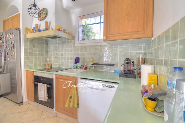 Antibes (06600) Antibes, villa jumelée de 88m2, terrain de 180m2, garage et parking privé.