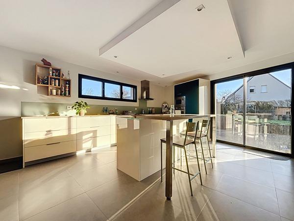 A vendre - Maison non mitoyenne de 218 m², 4 chambres, avec jardin (terrain de 850 m²) et garage "Les Ponts de Cé / Proche La Pyramide"