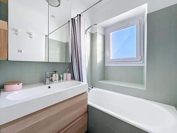 A vendre - Maison non mitoyenne de 218 m², 4 chambres, avec jardin (terrain de 850 m²) et garage "Les Ponts de Cé / Proche La Pyramide"