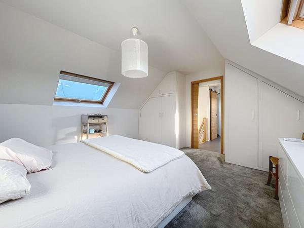 A vendre - Maison non mitoyenne de 218 m², 4 chambres, avec jardin (terrain de 850 m²) et garage "Les Ponts de Cé / Proche La Pyramide"