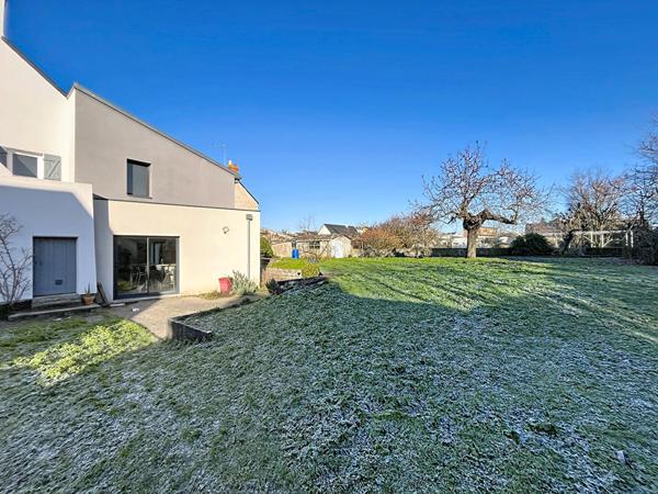 A vendre - Maison non mitoyenne de 218 m², 4 chambres, avec jardin (terrain de 850 m²) et garage "Les Ponts de Cé / Proche La Pyramide"