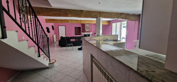 Maison
         5 pièces
        - 162 m²