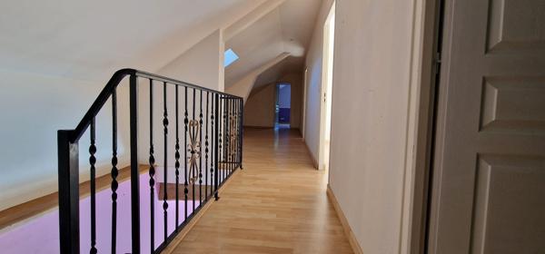 Maison
         5 pièces
        - 162 m²