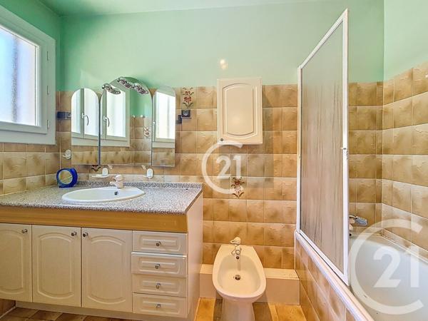 Maison à vendre  5 pièces - 181,02 m2 ST MARTIN DE CRAU - 13