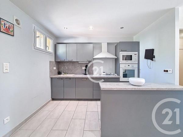 Maison à vendre  5 pièces - 181,02 m2 ST MARTIN DE CRAU - 13