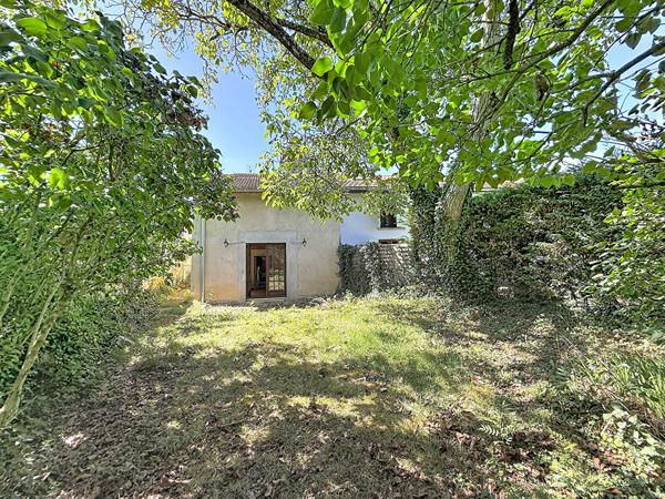 Maison 110m2, 2 chambres, combles aménageables, dépendance, terrain 540m2