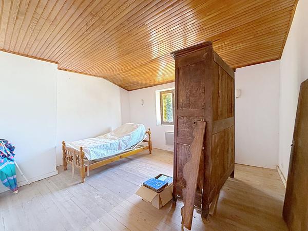Maison 110m2, 2 chambres, combles aménageables, dépendance, terrain 540m2