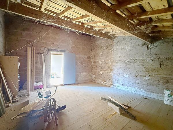 Maison 110m2, 2 chambres, combles aménageables, dépendance, terrain 540m2