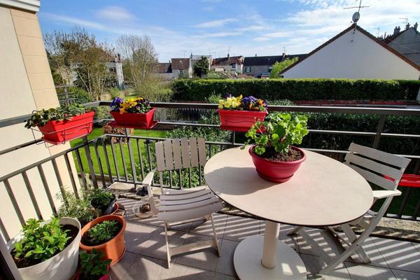 Appartement Le Mesnil Saint Denis 4 pièces dans une résidence récente