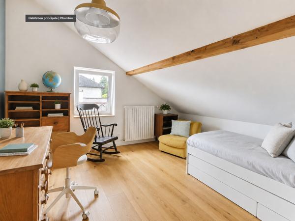 ENSEMBLE IMMOBILIER RÉNOVÉ AVEC 3 LOGEMENTS - Centre ville