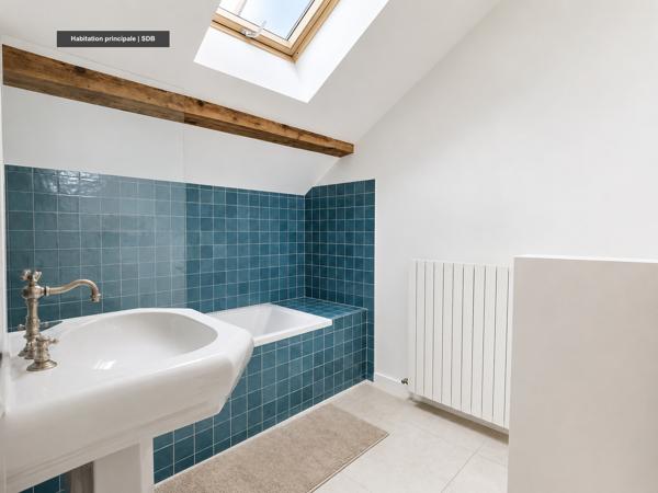ENSEMBLE IMMOBILIER RÉNOVÉ AVEC 3 LOGEMENTS - Centre ville