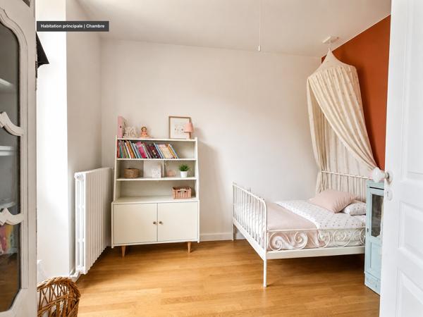 ENSEMBLE IMMOBILIER RÉNOVÉ AVEC 3 LOGEMENTS - Centre ville