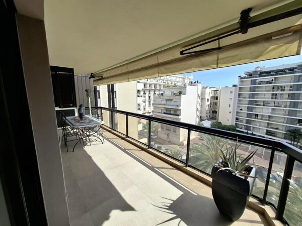 Grand 2 pièces cotè Croisette vue mer