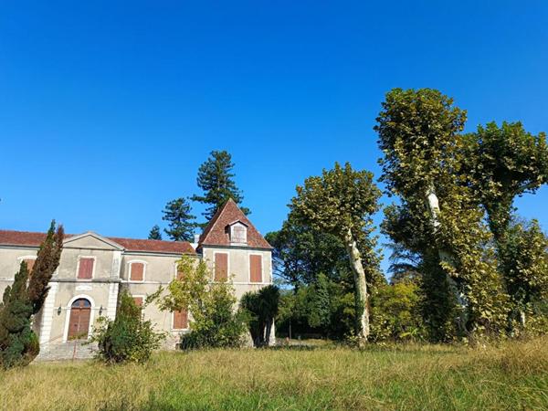 Demeure de prestige Salies De Bearn 50 pièce(s) 1980 m2 sur 1 ha