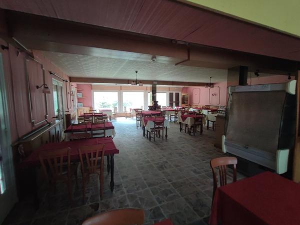 Vente a terme ok 18 ch, salle 150 couverts dépendances, sur13000m²