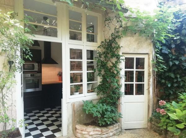 HOTEL PARTICULIER DE 195 M² AVEC JARDIN